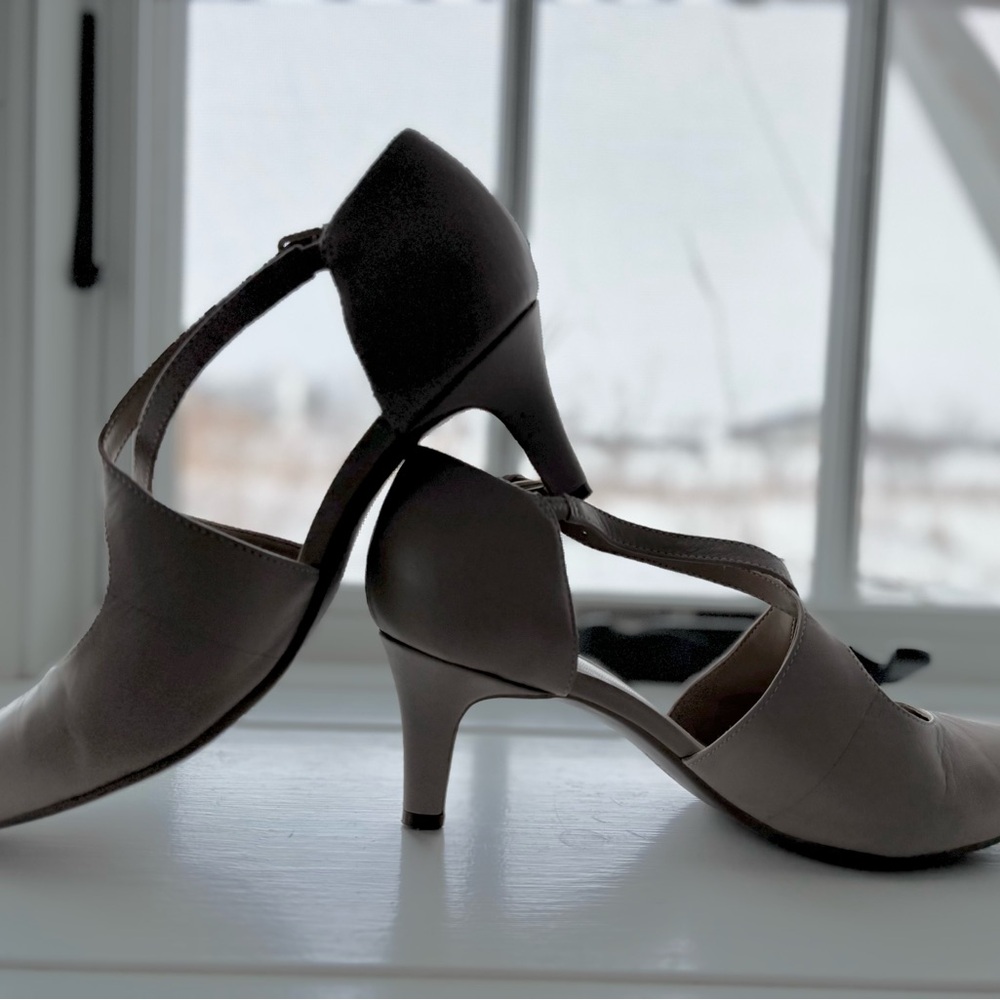 Leather Naturalizer Heels